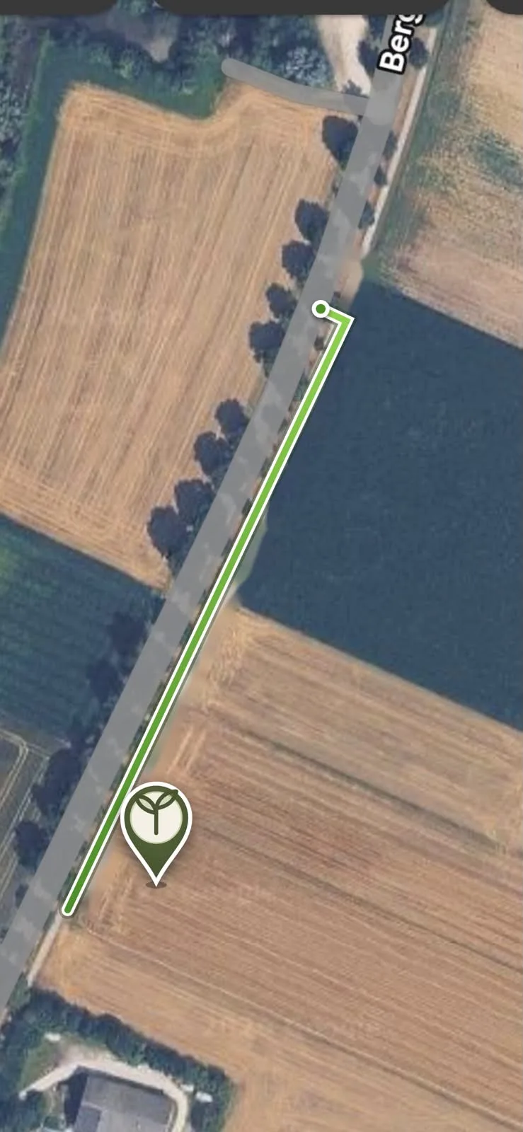 Karte: Das eingezäunte Feld liegt an der Straße zwischen Überacker und Maisach – die Einfahrt liegt rechts, kurz vor dem Ortseingang Überacker.